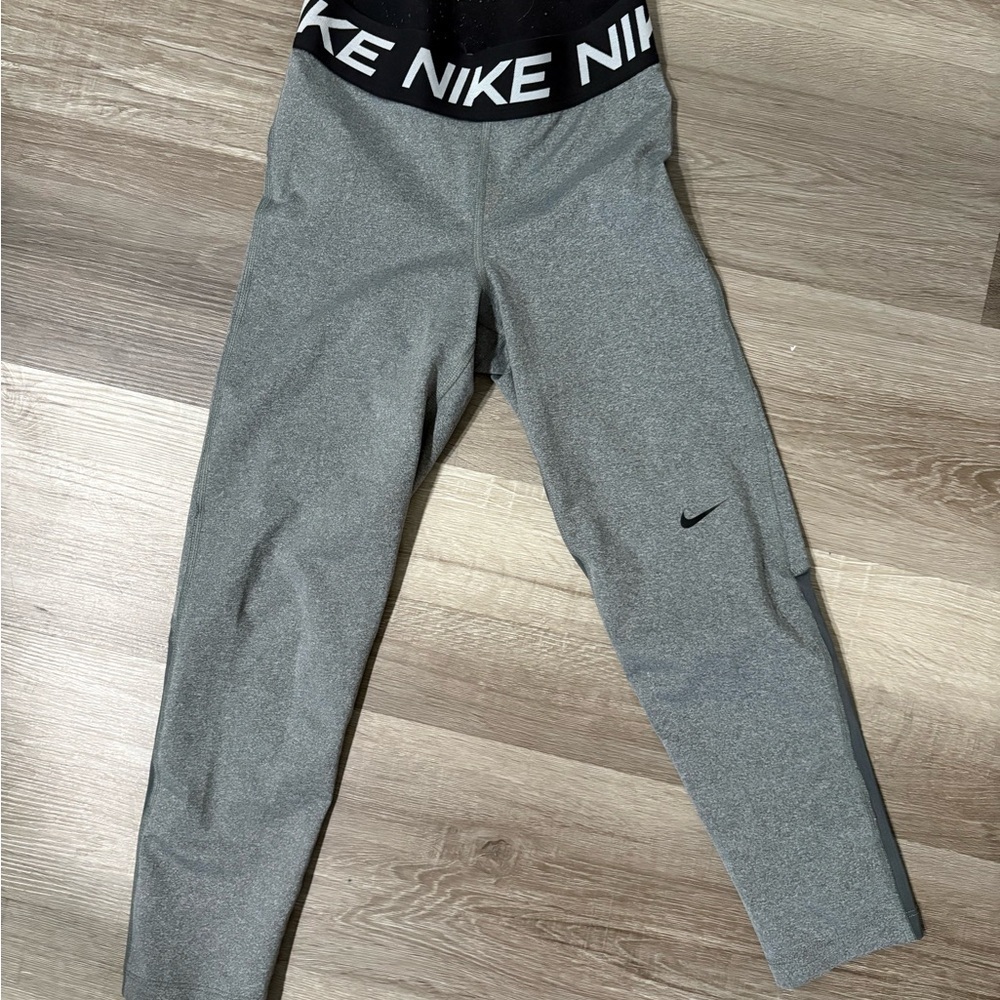 Nike Women’s Charcoal Gray Leggings. Size xs